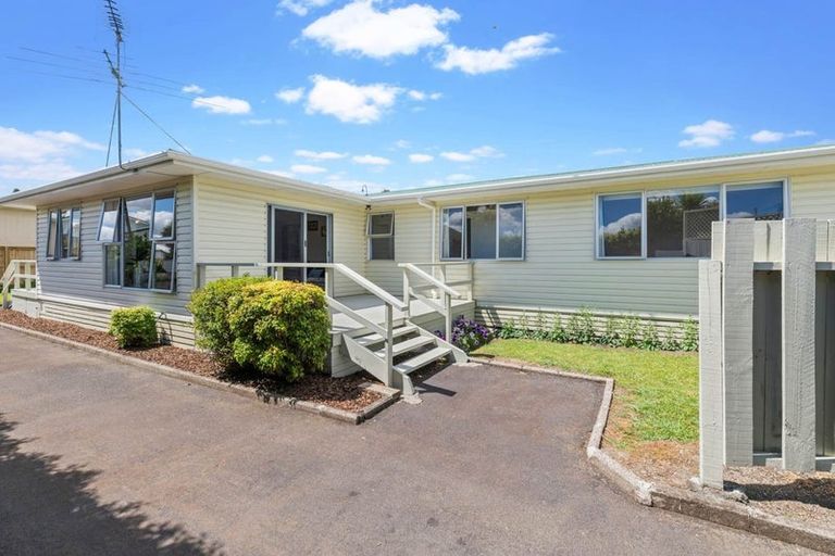 Photo of property in 2/420 Great South Road, Opaheke, Papakura, 2113