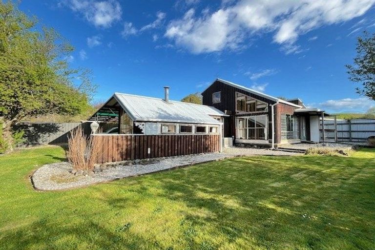 Photo of property in 8 Greenwich Street, Waihola, Milton, 9073