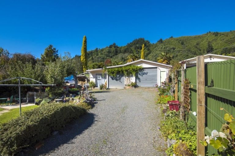 Photo of property in 53 Hampden Street, Picton, 7220