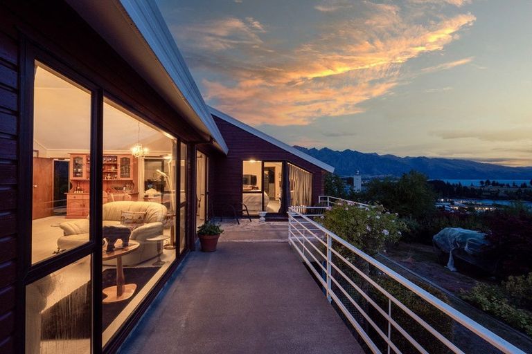 Photo of property in 19 Salmond Place, Queenstown, 9300