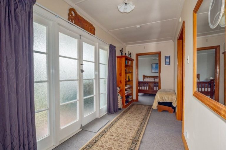 Photo of property in 1 Cameron Street, Waimate, 7924