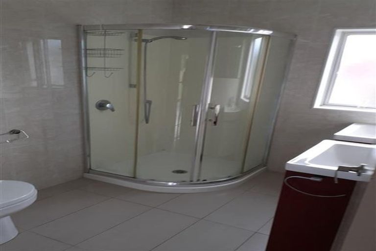 Photo of property in 57 Wilsher Crescent, Henderson, Auckland, 0612