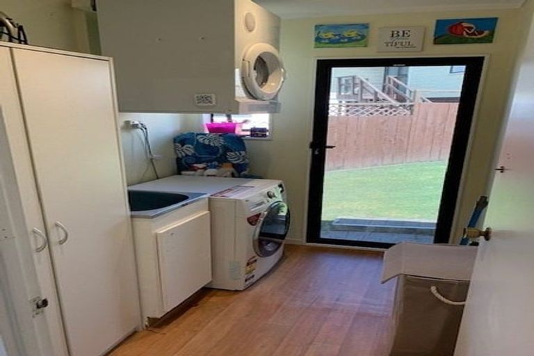 Photo of property in 12 Flamingo Court, Goodwood Heights, Auckland, 2105