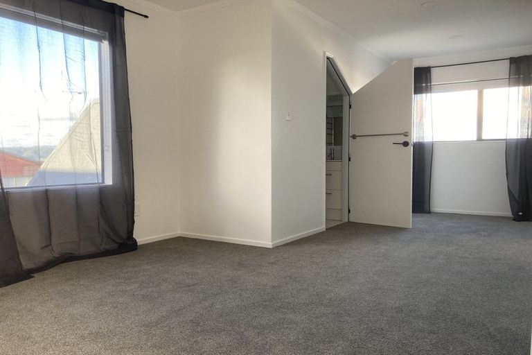 Photo of property in 13 Cobar Close, Maupuia, Wellington, 6022