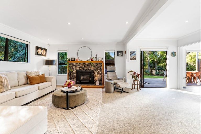 Photo of property in 2 Wonderview Road, Leigh, 0985