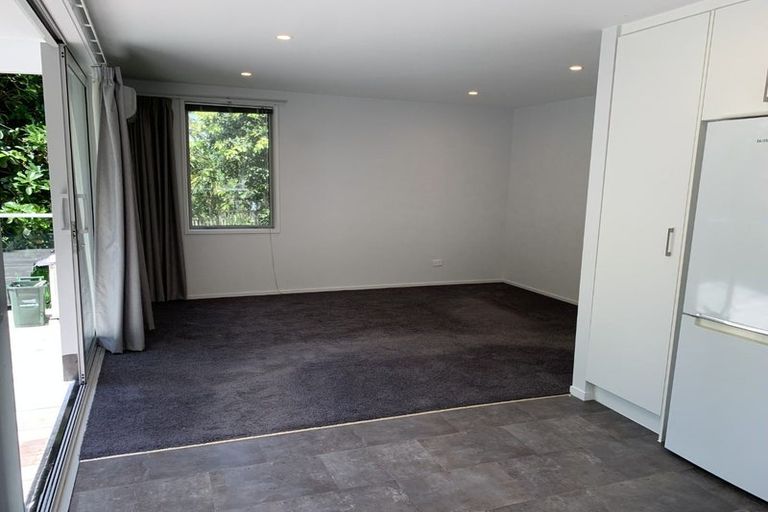 Photo of property in 28 Pupuke Road, Hillcrest, Auckland, 0627