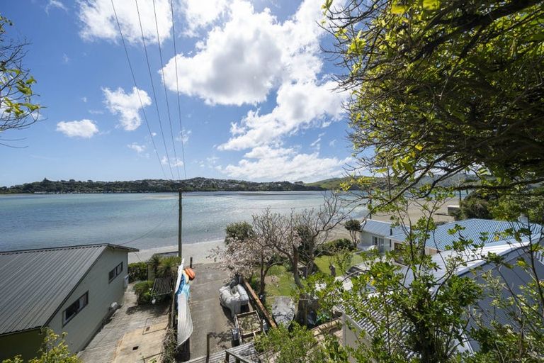 Photo of property in 29 Seaview Road, Paremata, Porirua, 5024