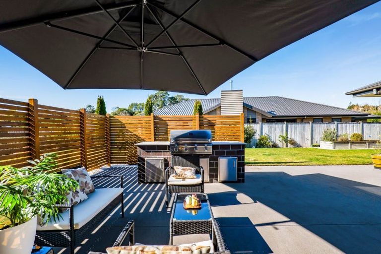 Photo of property in 25 Fernbrook Drive, Hurworth, New Plymouth, 4310