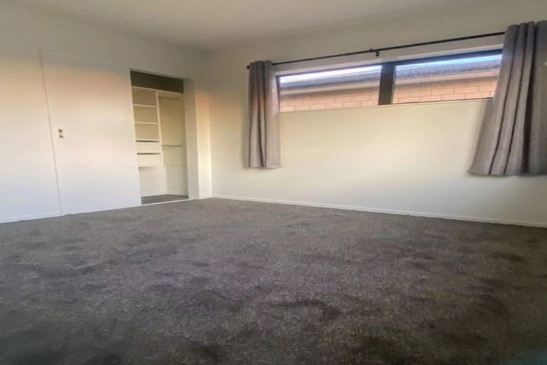 Photo of property in 50a Barbados Drive, Unsworth Heights, Auckland, 0632