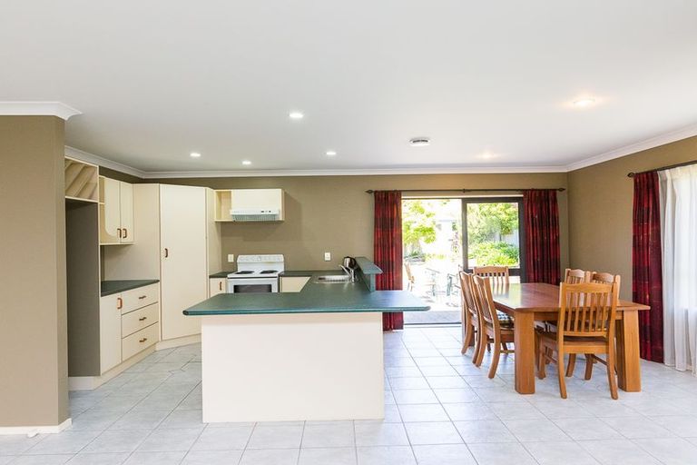 Photo of property in 11 Royal Oak Drive, Kelvin Grove, Palmerston North, 4414