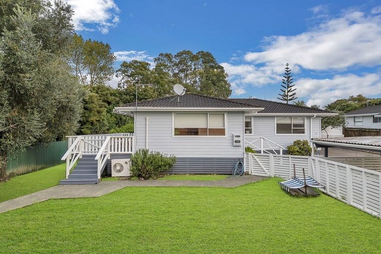 Photo of property in 9 Serwayne Place, Sunnyvale, Auckland, 0612