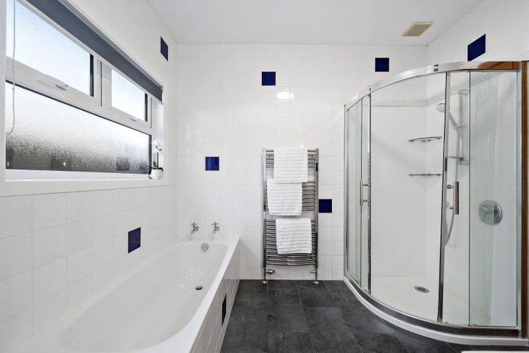 Photo of property in 283 Muritai Road, Eastbourne, Lower Hutt, 5013