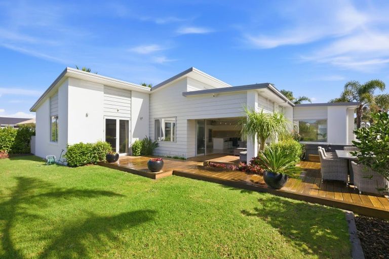 Photo of property in 42 Cassinia Close, Papamoa Beach, Papamoa, 3118