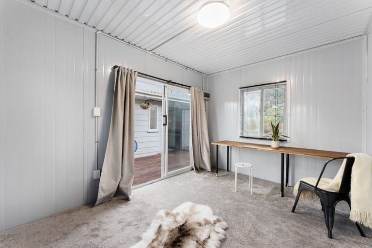 Photo of property in 3/51 Fruitvale Road, New Lynn, Auckland, 0600