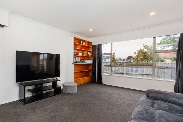 Photo of property in 6 Esk Street, Roslyn, Palmerston North, 4414