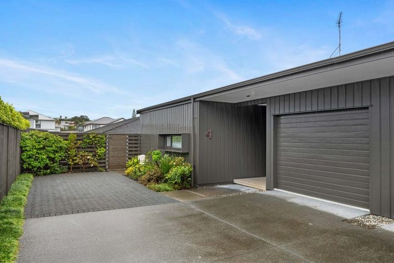 Photo of property in 8 Kuparu Lane, Red Beach, 0932