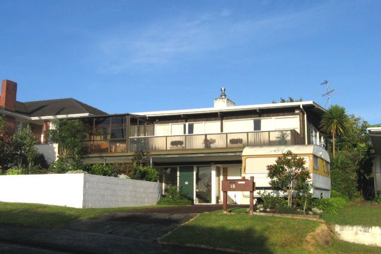 Photo of property in 18 Speedy Crescent, Hillcrest, Auckland, 0627