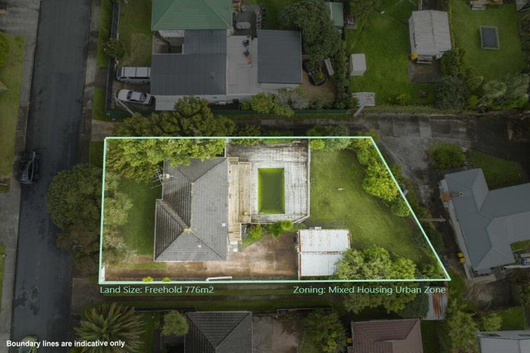 Photo of property in 6 Grainger Road, Te Atatu South, Auckland, 0610