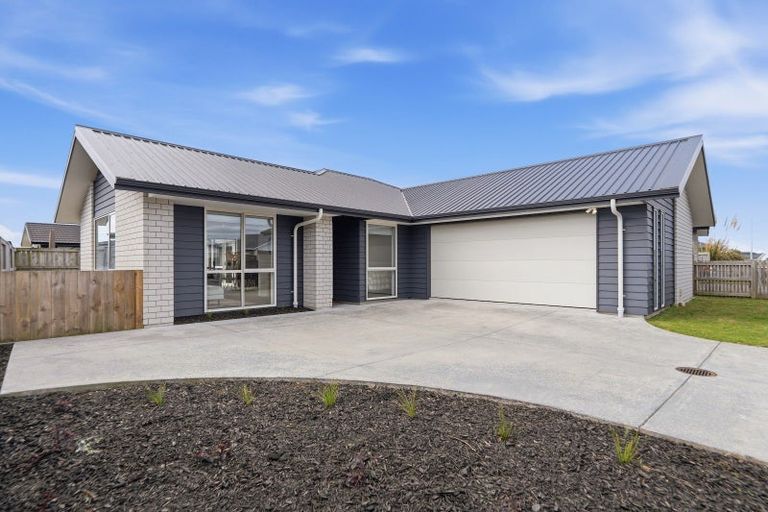 Photo of property in 221 Te Okuroa Drive, Papamoa, 3118