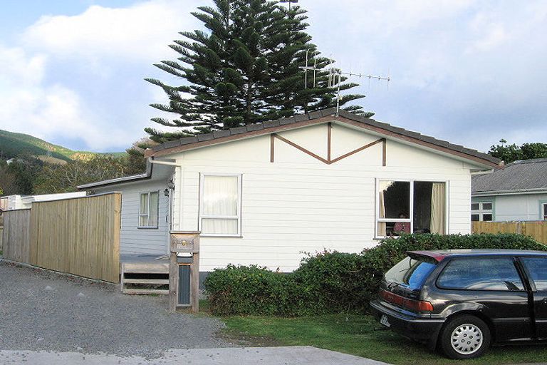 Photo of property in 6 Waimarie Avenue, Paraparaumu, 5032