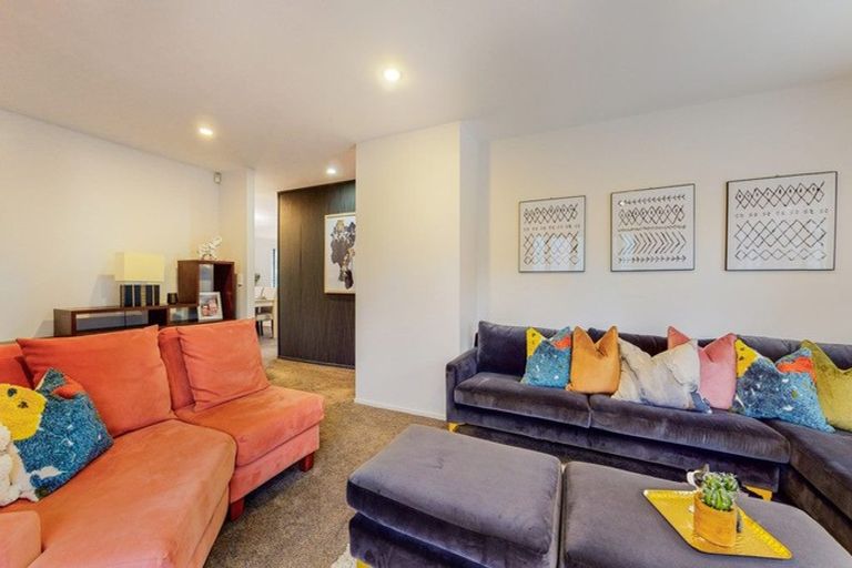 Photo of property in 31 De Val Drive, Titirangi, Auckland, 0604