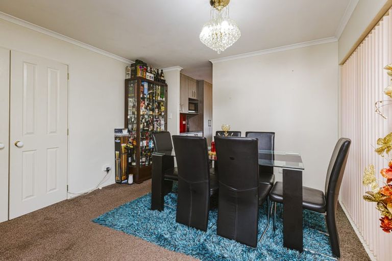 Photo of property in 17 Reyland Close, Weymouth, Auckland, 2103