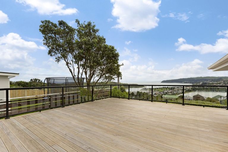 Photo of property in 70 Kahu Road, Paremata, Porirua, 5024