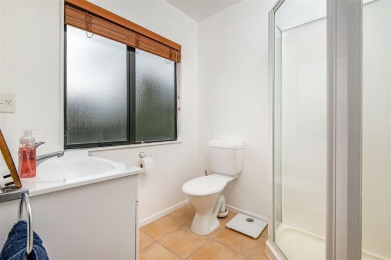 Photo of property in 3/42 Fields Parade, Oteha, Auckland, 0632