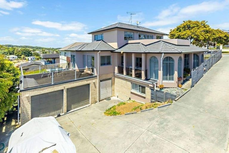 Photo of property in 29 Chieftain Rise, Goodwood Heights, Auckland, 2105