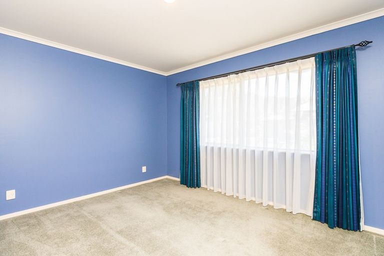 Photo of property in 11 Royal Oak Drive, Kelvin Grove, Palmerston North, 4414