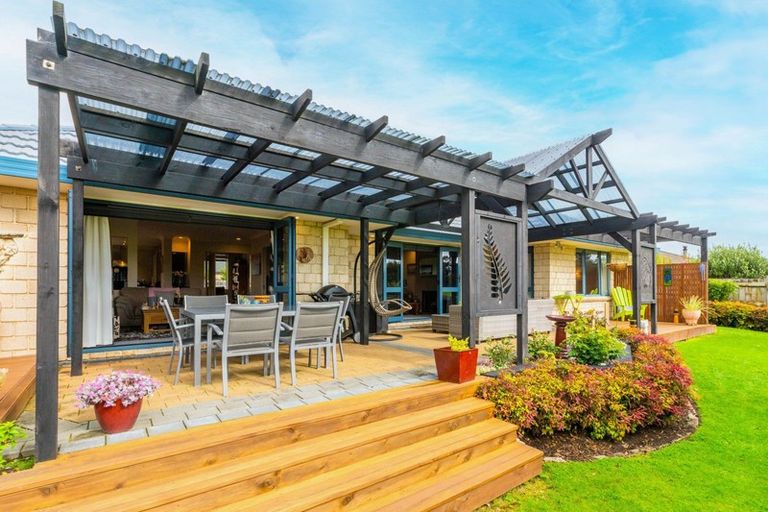 Photo of property in 54 Realm Drive, Paraparaumu, 5032