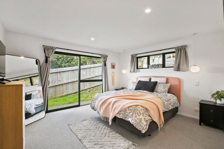 Photo of property in 100 Carthew Street, Okato, 4335