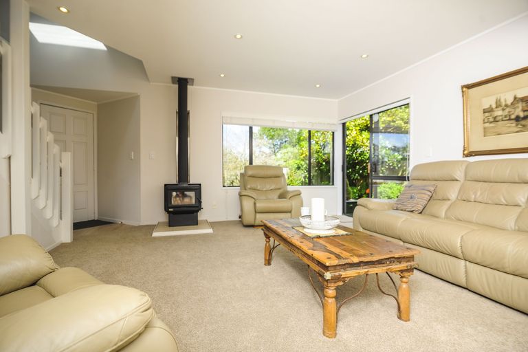Photo of property in 1/217 Portage Road, Green Bay, Auckland, 0604