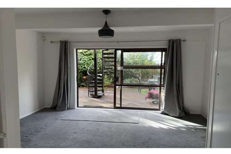 Photo of property in 313 Glengarry Road, Glen Eden, Auckland, 0602