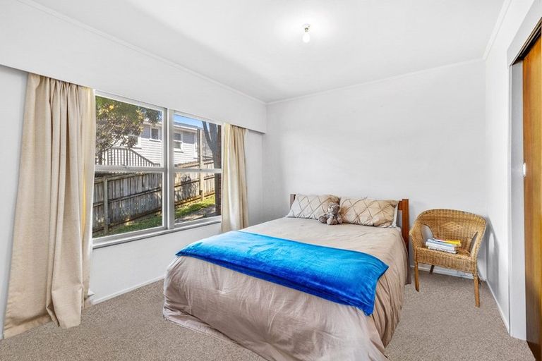 Photo of property in 2/21 Seaview Road, Glenfield, Auckland, 0629