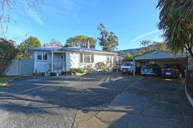 Photo of property in 27 Clouston Park Road, Clouston Park, Upper Hutt, 5018