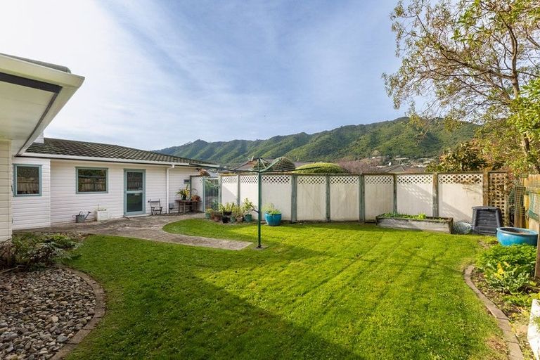 Photo of property in 29 Cranbrook Grove, Waikanae, 5036