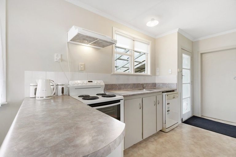 Photo of property in 9 Ellesmere Crescent, Highbury, Palmerston North, 4412