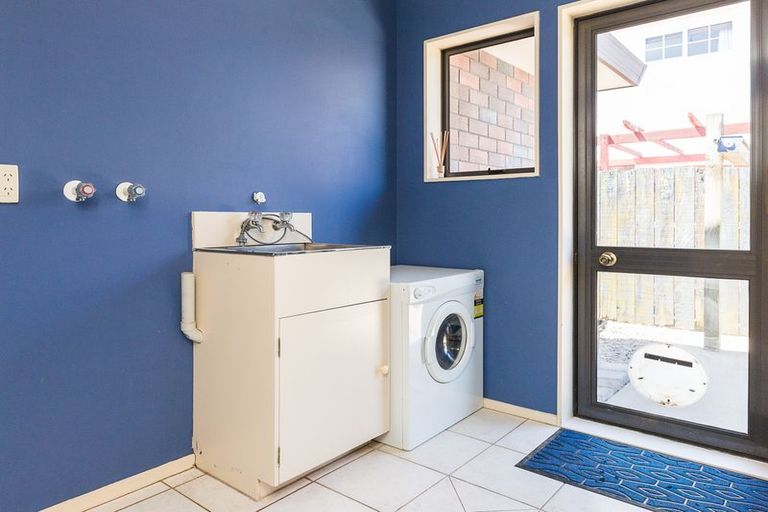 Photo of property in 11 Royal Oak Drive, Kelvin Grove, Palmerston North, 4414