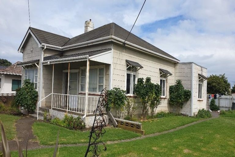 Photo of property in 6 Lincoln Street, Patea, 4520