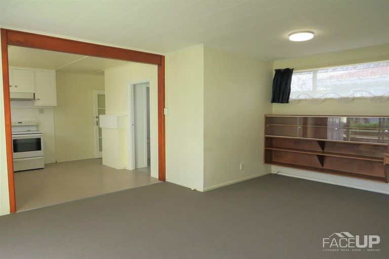 Photo of property in 49 Flanshaw Road, Te Atatu South, Auckland, 0610