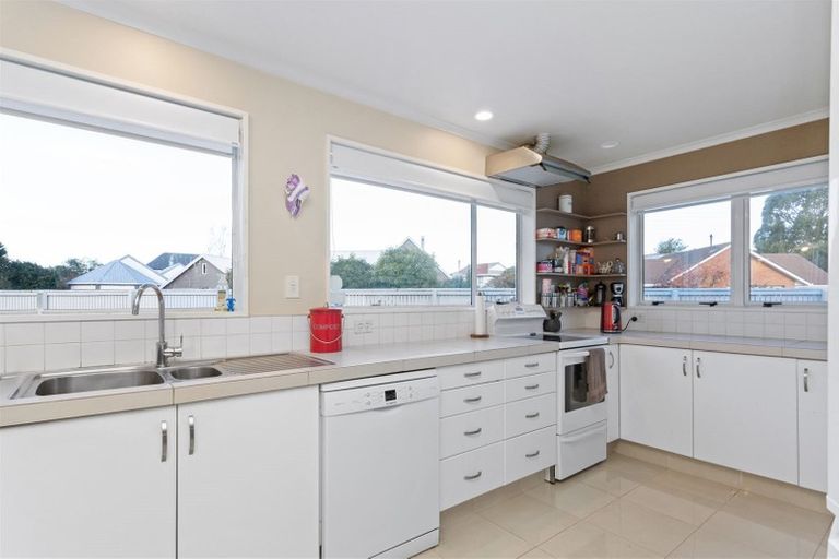 Photo of property in 77 Regency Crescent, Redwood, Christchurch, 8051