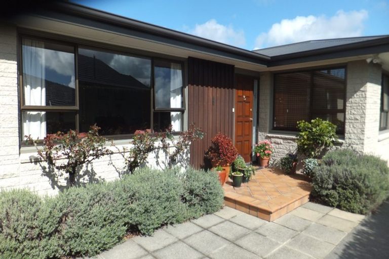 Photo of property in 7 Ambleside Drive, Burnside, Christchurch, 8053