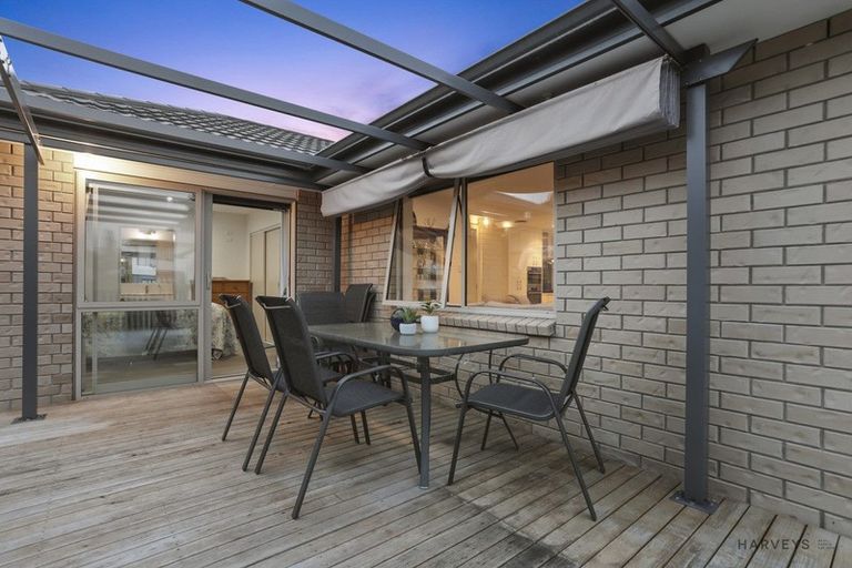 Photo of property in 48 Godley Road, Green Bay, Auckland, 0604