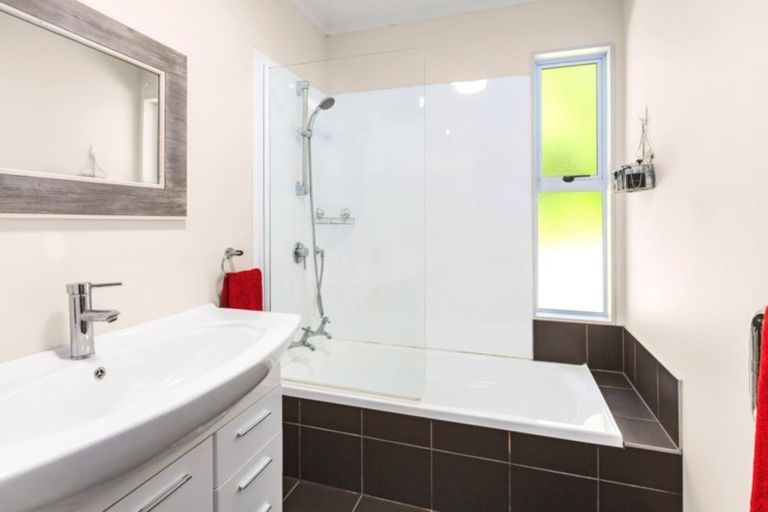 Photo of property in 14 Longitude Place, Whitby, Porirua, 5024