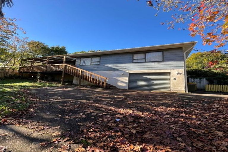 Photo of property in 28 Claverdon Drive, Massey, Auckland, 0614