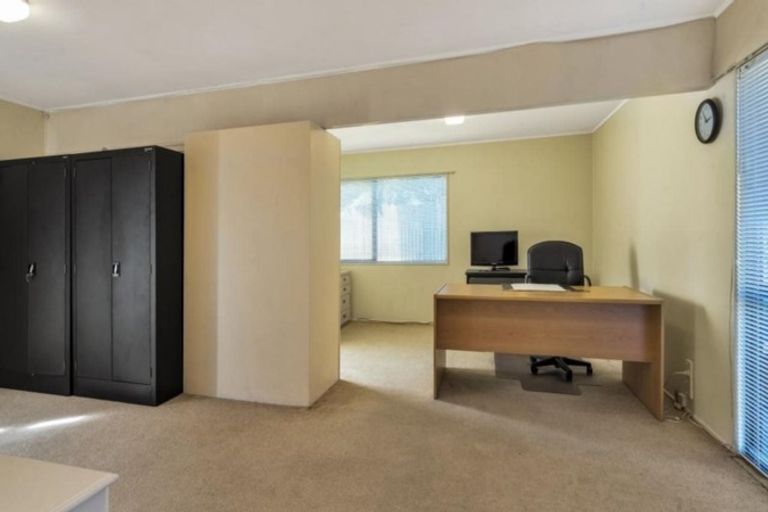 Photo of property in 2/20 Takutai Avenue, Bucklands Beach, Auckland, 2012