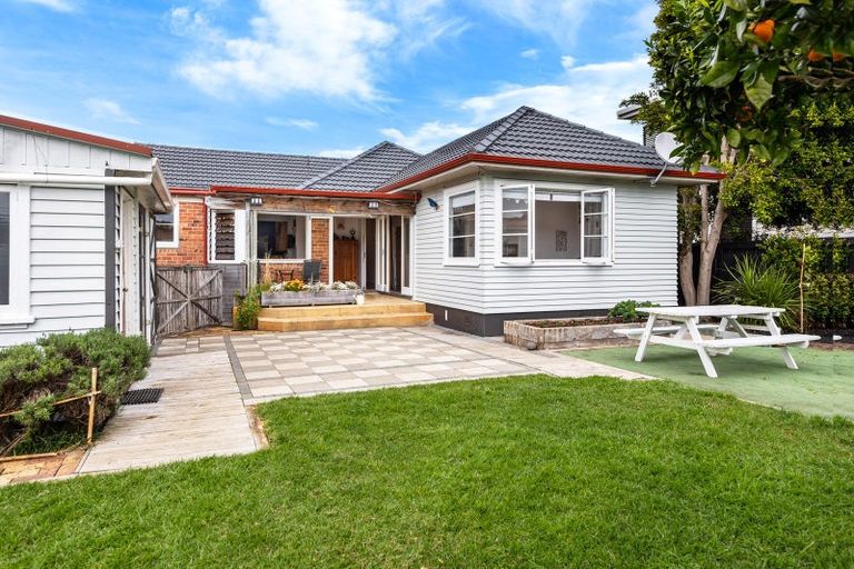 Photo of property in 41 Humariri Street, Point Chevalier, Auckland, 1022