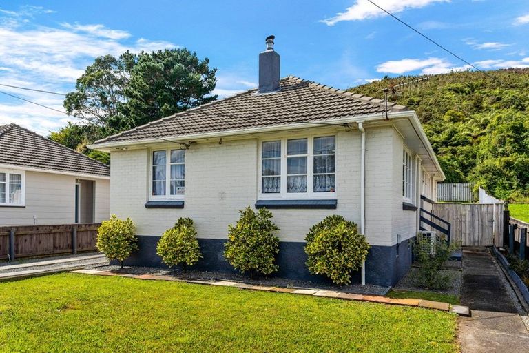 Photo of property in 198 Waddington Drive, Naenae, Lower Hutt, 5011