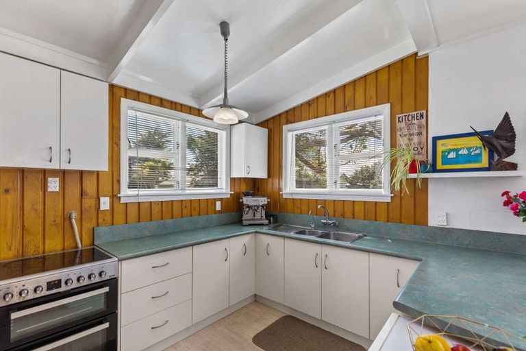 Photo of property in 9 Waitai Street, Castlecliff, Whanganui, 4501